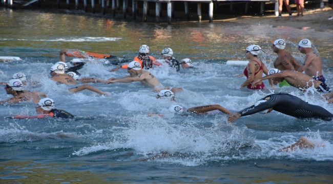 16. Uluslararası Arena Aquamasters Yüzme Şampiyonası 2. gün yarışları yapıldı