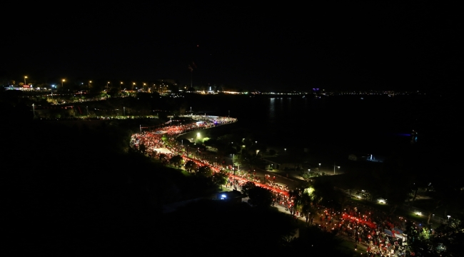 Antalya'da fener alayında 400 metrelik Türk bayrağı açıldı