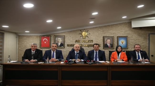 Bakan Karaismailoğlu, AK Parti Sakarya İl Başkanlığında konuştu