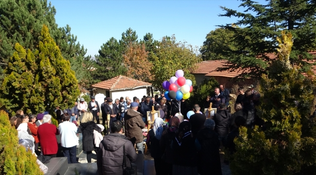 Çorum'da, İzmir depreminde hayatını kaybeden babaanne ve torunları anıldı