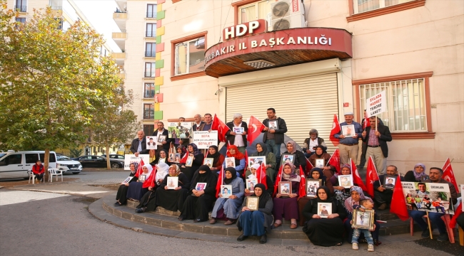 Diyarbakır annelerinin oturma eylemine iki aile daha katıldı