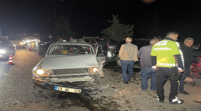 Elazığ'daki zincirleme trafik kazasında 6 kişi yaralandı