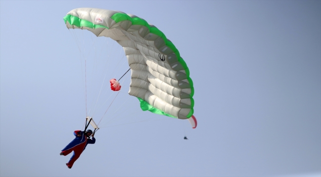 Fethiye'de 22. Uluslararası Ölüdeniz Hava Oyunları Festivali başladı