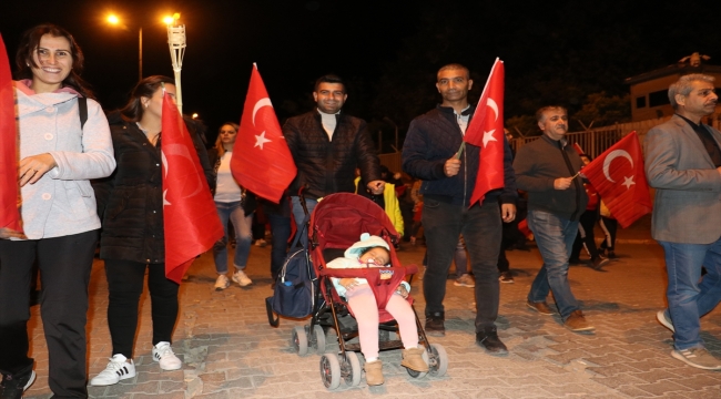 Iğdır'da Cumhuriyetin 99. yılı nedeniyle fener alayı düzenlendi