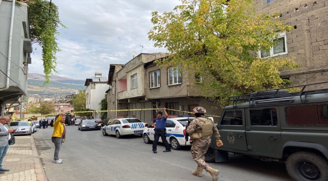 Kahramanmaraş'ta gasp ihbarıyla gittikleri evde silahlı saldırıya uğrayan 3 polis yaralandı