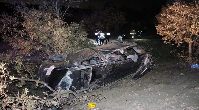 Kütahya'da devrilen minibüsteki 2 kişi öldü, 3 kişi yaralandı