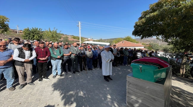 Manisa'da kaçırılmaya çalışılırken vurulan genç kızın cenazesi toprağa verildi