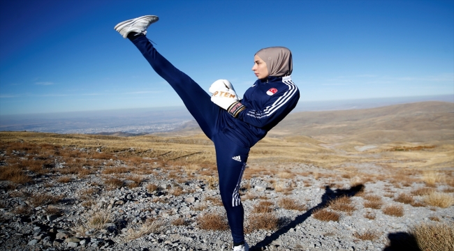 Milli kick boksçu Hayriye, Avrupa Kick Boks Şampiyonası için Erciyes'te güç depoluyor