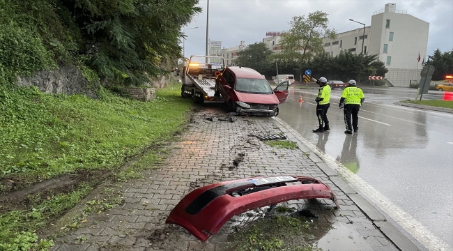 Ordu'da minibüs ile çarpışan otomobildeki 2 kişi yaralandı