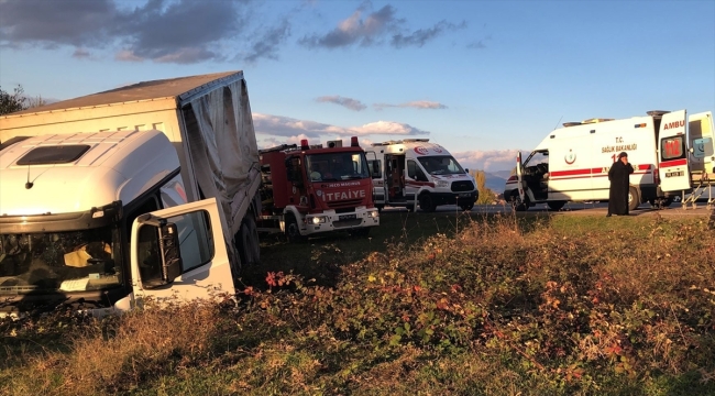 Samsun'da kamyonla otomobilin çarpışması sonucu 2 kişi öldü