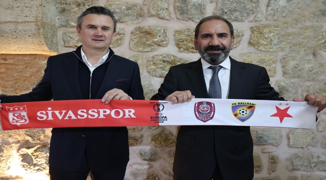 Sivasspor Başkanı Otyakmaz ile CFR Cluj Başkanı Balaj'dan dostluk mesajı