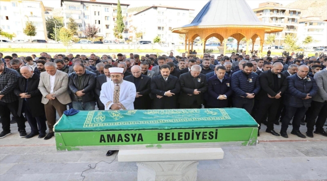 Trafik kazasında vefat eden gazeteci Amasya'da son yolculuğuna uğurlandı