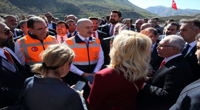 Ulaştırma ve Altyapı Bakanı Karaismailoğlu, Bitlis'te konuştu