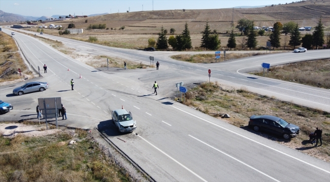 Yozgat'ta iki otomobilin çarpışması sonucu 5 kişi yaralandı