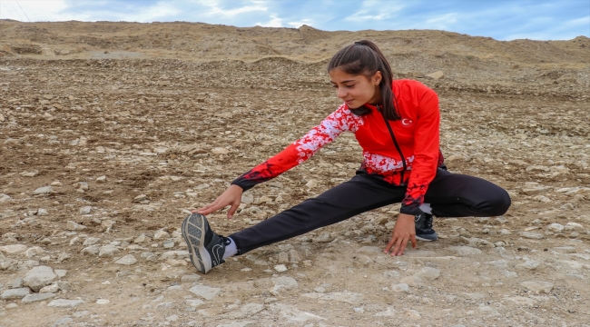 16 yaşındaki milli atlet, Van'ın yüksek rakımlı tepelerinde olimpiyat hedefiyle çalışıyor