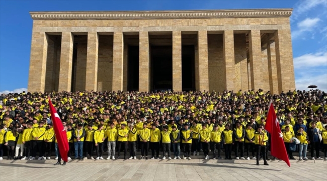 1907 ÜNİFEB ve 1907 Fenerbahçe Derneği, Anıtkabir'i ziyaret etti