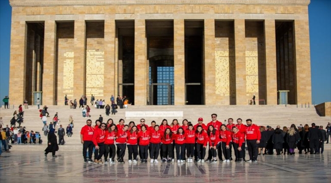 A Milli Kadın Hentbol Takımı, Anıtkabir'i ziyaret etti