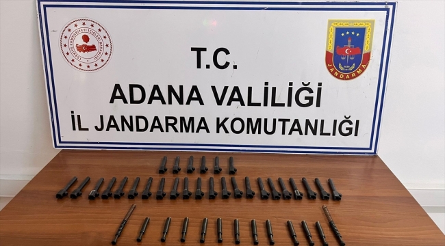 Adana'da aracında silah parçaları ele geçirilen şüpheli gözaltına alındı