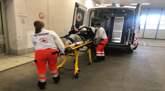 Almanya'da yaşayan öğretmen ambulans uçakla Türkiye'ye getirildi