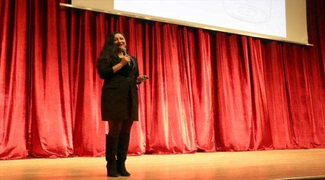 Anız yakmak topraktaki faydalı bakteri ve organik maddeleri yok edip verimi düşürüyor