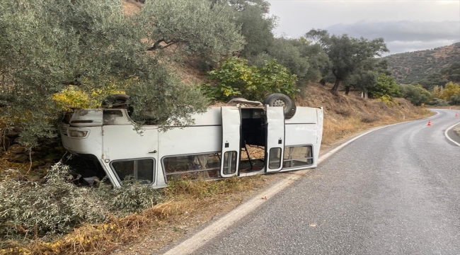 Aydın'da tarım işçilerini taşıyan minibüsün devrildi, 10 kişi yaralandı