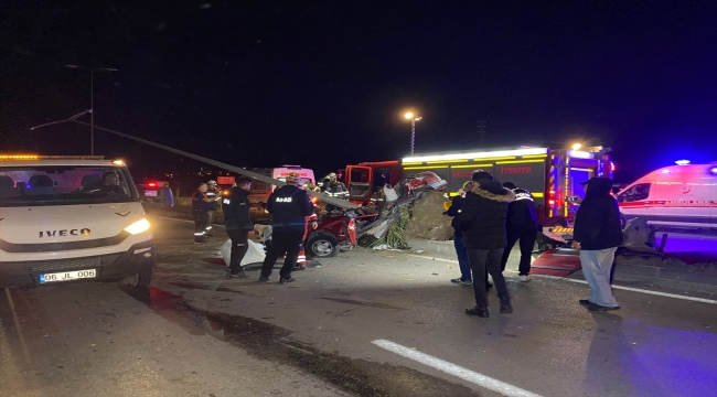 Bartın'da otomobilin direğe çarpması sonucu 15 yaşındaki sürücü öldü, 3 arkadaşı yaralandı