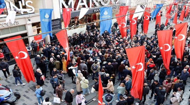 Beyoğlu'nda "İstiklal Bizim" birlik ve beraberlik yürüyüşü düzenlendi