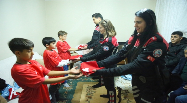 Çalındı sanılan Türk bayrağını milli takıma gönül veren çocukların aldığı belirlendi