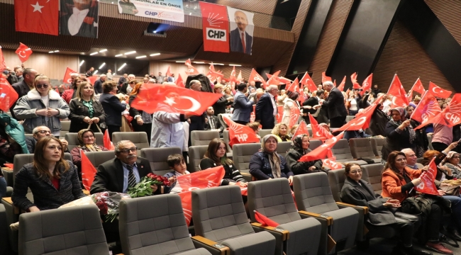 CHP Kadın Kolları Genel Başkanı Nazlıaka Isparta'da partililerle buluştu