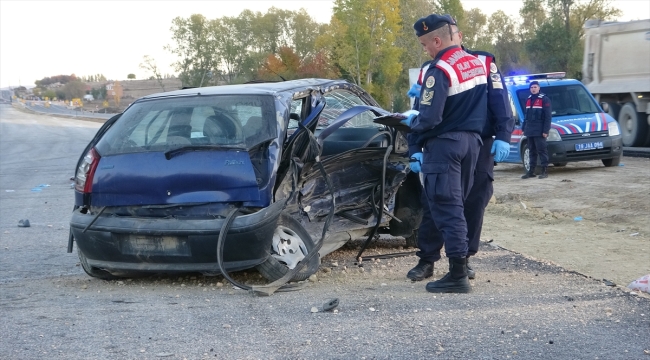 Çorum'daki trafik kazasında biri hamile 3 kişi hayatını kaybetti