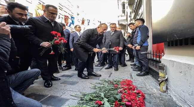 Dışişleri Bakanı Çavuşoğlu, terör saldırısının yaşandığı İstiklal Caddesi'nde konuştu