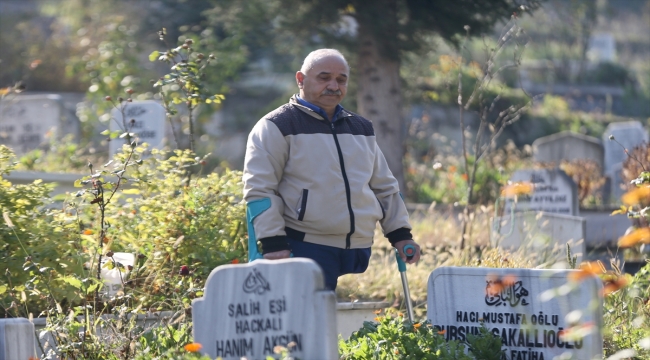 Düzce Depreminde hayatını kaybedenler mezarları başında anıldı