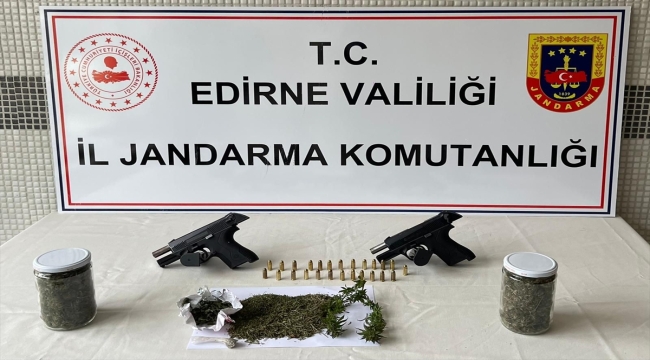 Edirne'de bir evde 300 gram esrar ve 2 tabanca ele geçirildi