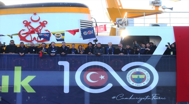 Fenerbahçe, Atatürk'ü "10 Kasım Fenerbahçe Vapuru" ile Dolmabahçe Sarayı açıklarında andı