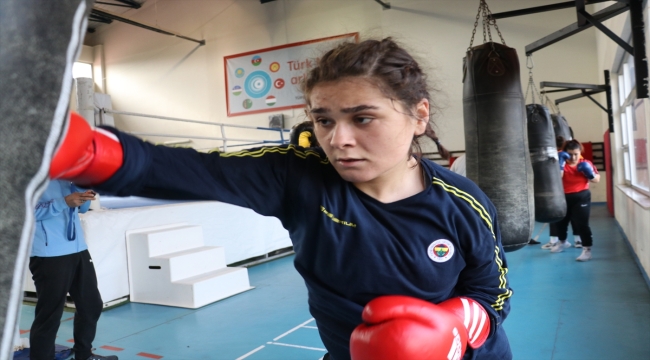 Genç Kadın Boks Milli Takımı'nın İspanya'daki hedefi en az 6 madalya