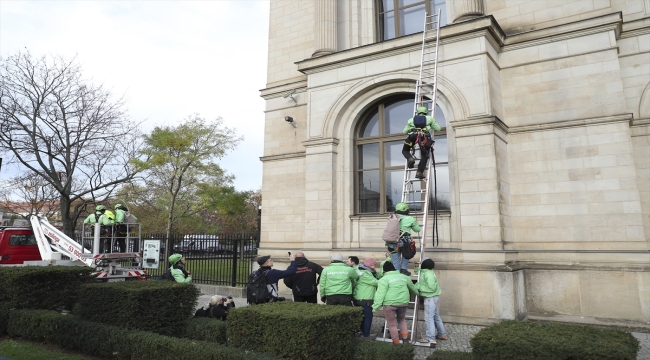 Greenpeace eylemcileri Alman hükümetinin çevre ve iklim politikalarını protesto etti 