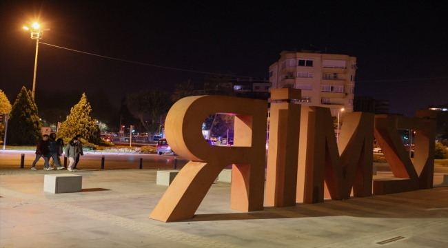 İzmir'de 4,9 büyüklüğünde deprem