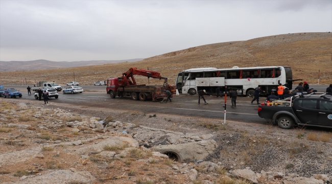 Sivas'ta otobüs devrildi, 2 kişi öldü, 30 kişi yaralandı