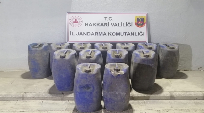 Hakkari'de araziye gömülü 750 litre asit anhidrit ele geçirildi 