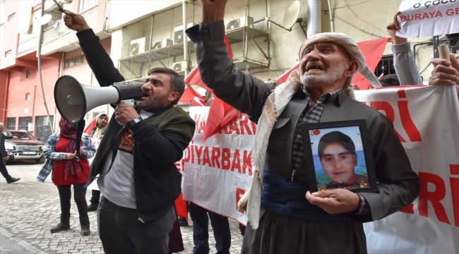 Hakkari'de çocukları dağa kaçırılan aileler İstanbul'daki terör saldırısını kınadı