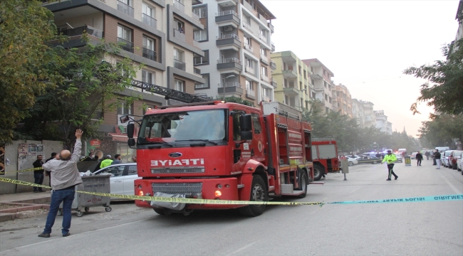 Hatay'da 7 katlı binanın otoparkında çıkan yangın söndürüldü