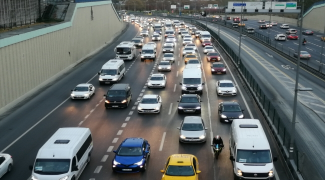 İstanbul'da ara tatilin ardından trafik yoğunluğu yaşanıyor