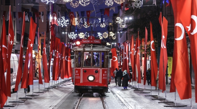 İstiklal Caddesi'ndeki ağaçlar kaldırılıyor 