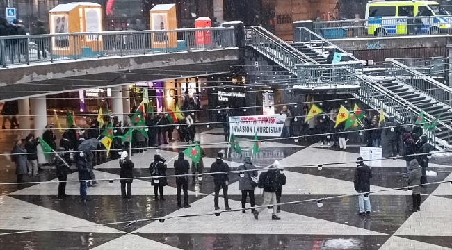 İsveç'te terör örgütü PKK/YPG yandaşları "Pençe-Kılıç Hava Harekatı"nı protesto etti