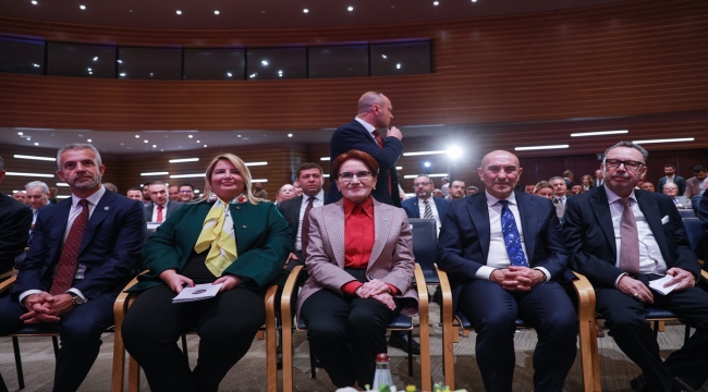 İYİ Parti Genel Başkanı Akşener, İzmir'de iş insanlarıyla bir araya geldi