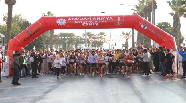 İzmir'de "Ata'dan Ana'ya Saygı Koşusu" düzenlendi