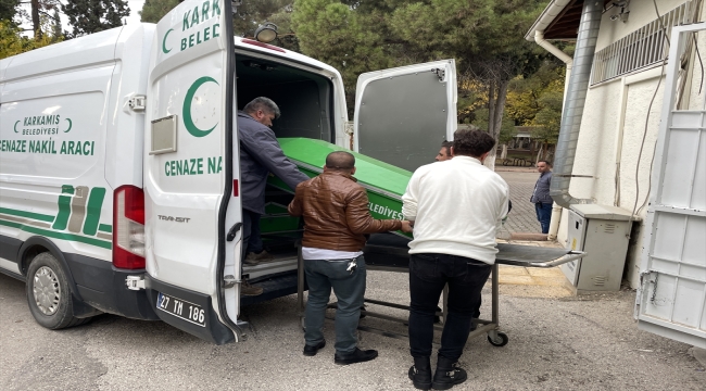 Karkamış'taki terör saldırısında hayatını kaybeden öğretmen ve çocuğun cenazeleri Gaziantep'e getirildi