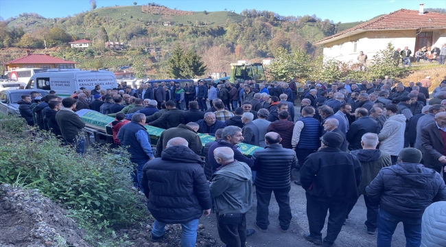 Kocaeli'deki kazada hayatını kaybeden çift ile oğullarının cenazeleri defnedildi