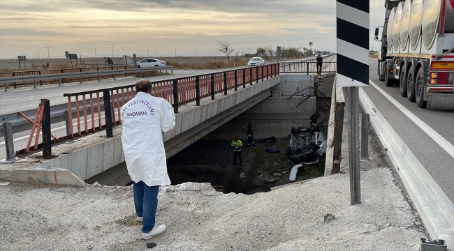 Konya'da kanala düşen otomobildeki 3 kişi öldü