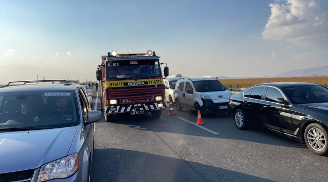 Mardin'de LPG yüklü tanker ile otomobilin çarpıştığı kazada 3 kişi yaralandı